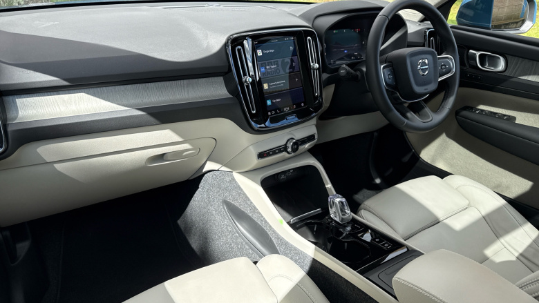 Volvo XC40 2.0 B3P Ultra Dark 5dr Auto Petrol Estate